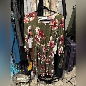 Green floral 3/4 sleeve dress!